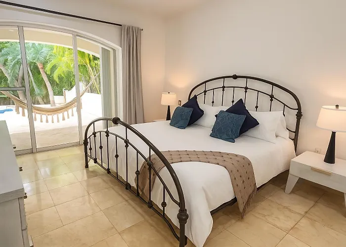 Villa 7br Private Jacuzzi & Pool Sleeps 16 Walk To Lagoon And Golf