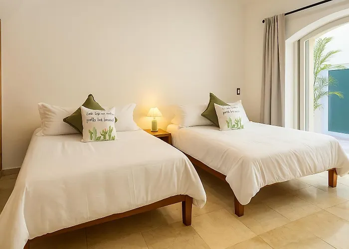 7br Private Jacuzzi & Pool Sleeps 16 Walk To Lagoon And Golf *