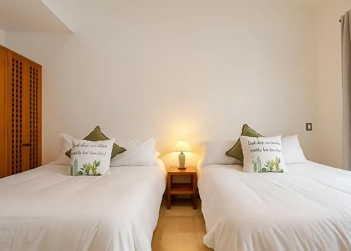 Pousada 7br Private Jacuzzi & Pool Sleeps 16 Walk To Lagoon And Golf