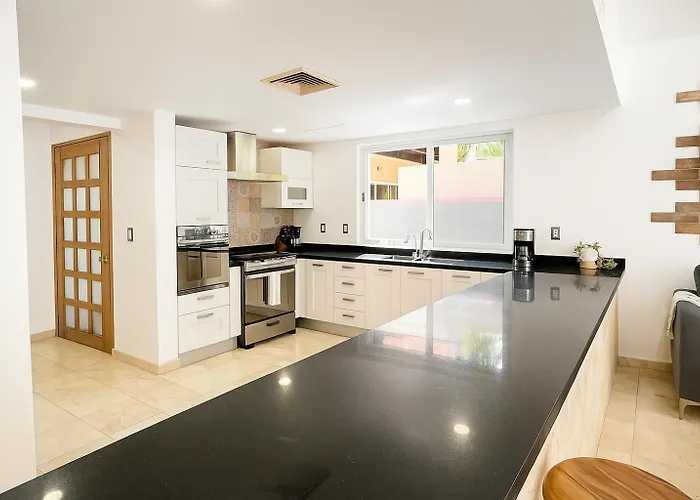 7br Private Jacuzzi & Pool Sleeps 16 Walk To Lagoon And Golf Pousada *