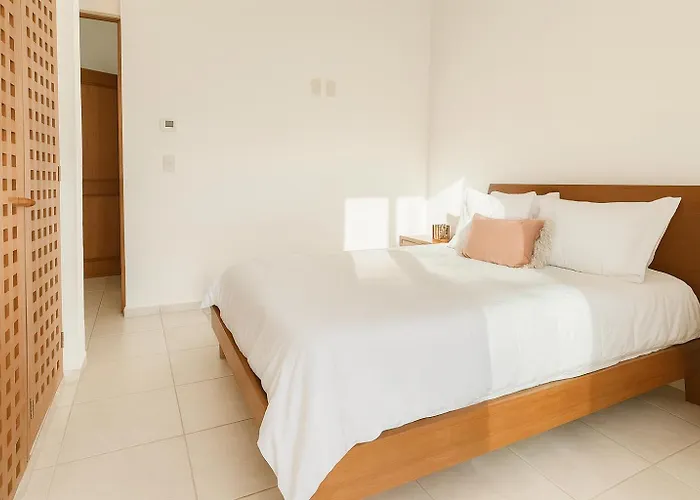 7br Private Jacuzzi & Pool Sleeps 16 Walk To Lagoon And Golf *