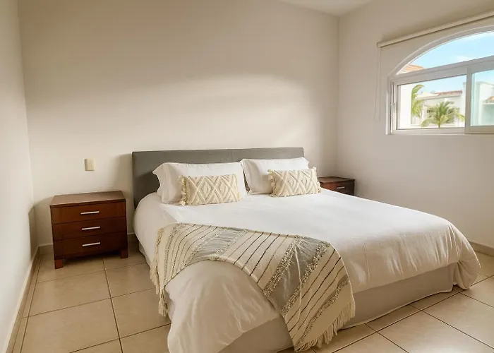 7br Private Jacuzzi & Pool Sleeps 16 Walk To Lagoon And Golf *
