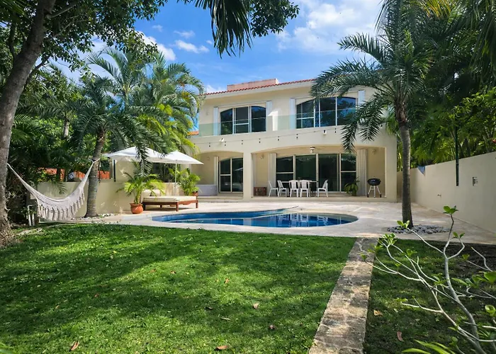 7br Private Jacuzzi & Pool Sleeps 16 Walk To Lagoon And Golf Pousada